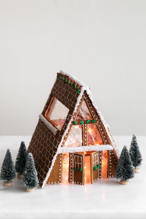 Unique Gingerbread House Ideas, Creative Gingerbread House Ideas, Creative Gingerbread House, Unique Gingerbread House, Rustic Christmas Tree Decorations, Secular Christmas, Gingerbread House Ideas, Gingerbread House Recipe, Gingerbread House Template