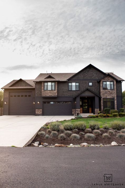 What Paint Color Goes With a Brown Roof? 12 Classic Colors to Try Exterior Black Paint, Painting Vinyl Windows, Dark Home Exterior, Black Paint Color, Brown Roof, Home Exterior Makeover, Dark House, Brick Masonry, Brown House