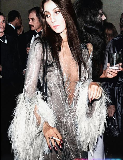 Cher Outfits 70s, Boa Outfit, Cher Disco, Cher Singer, 70s Cher, Studio 54 Fashion, Studio 54 Outfits, 23 Bday, Cher 70s