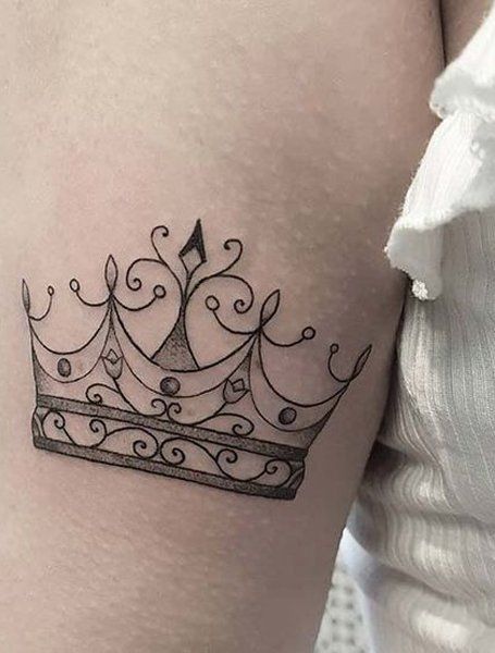 28 Best Tattoo Ideas For Women in 2020 - The Trend Spotter Simple Crown Tattoo, Tiara Tattoo, Crown Tattoos For Women, Queen Crown Tattoo, Small Crown Tattoo, Z Tattoo, Crown Tattoo Design, Omerta Tattoo, Queen Tattoo