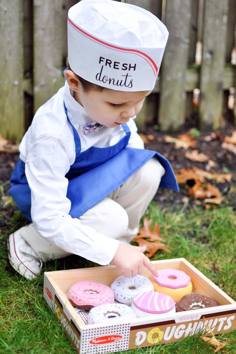 Donut maker costume. Complete the look: paper soda jerk hat (Amazon), empty donut box from your favorite bakery DIY extras: vinyl “fresh donuts” lettering on hat Kids Talent Show Ideas, Baker Costume, Donut Costume, Soda Jerk, Donut Dress, Costume Box, Dress Up Ideas, Kids Talent, Twin Halloween