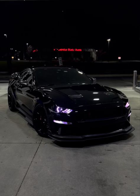 Black Super Cars, All Black Mustang, Mustang Gt500 Black, Illegal Racing Aesthetic, Black Ford Mustang, Black Sports Car, Sports Cars Mustang, Black Mustang, Good Looking Cars