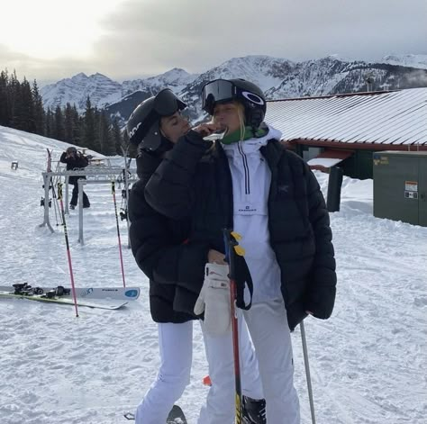 count your lucky stars by alexandria bellefleur Skiing Instagram Pictures, Mode Au Ski, Chalet Girl, Ski Fits, Ski Pics, Ski Trip Outfit, Skiing Trip, Ski Pictures, Girls Ski