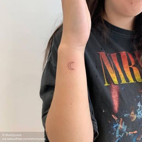 Moon Tattoos On Wrist, Crescent Moon Back Tattoo, Moon On Wrist Tattoo, Small Moon Tattoo Wrist, Tato Moon, Crescent Moon Tattoo Wrist, Small Tattoo Moon, Moon Tatoos Ideas, Moon Crescent Tattoo