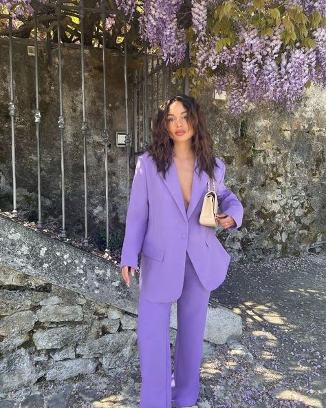 Porto Style, Outfit Graduacion, Purple Aesthetics, Purple Suit, Grad Outfits, Concert Attire, Look Office, Purple Suits, Aesthetic Purple