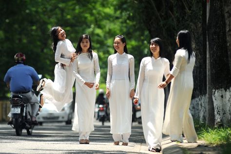 Ao dai ideas Highschool Love, Hanoi Old Quarter, Beautiful Vietnam, Vietnam Fashion, Ao Dai Vietnam, Vietnamese Traditional Dress, Vietnam Tours, Vietnamese Dress, Silk Stockings