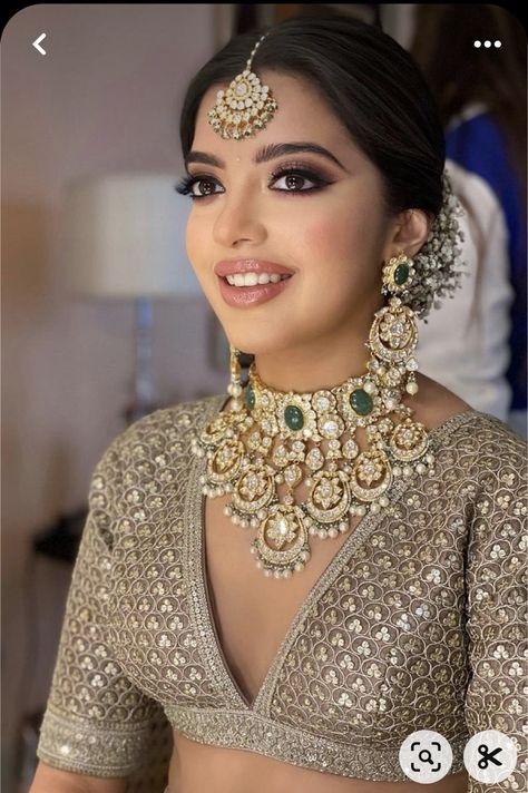 Ivory Lehenga Makeup Look, Wedding Indian Makeup, Indian Wedding Makeup Bridal Looks Hair Styles Asian Bride, South Asian Bridal Makeup, Indian Wedding Eye Makeup, Big Eye Makeup Looks, Engagement Makeup Indian, Traditional Indian Makeup, Desi Bridal Makeup