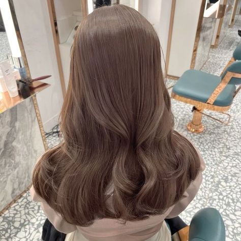 Milky Beige Hair, Milky Brown Hair, Korean Hair Color, Brown Hair Inspo, Shot Hair Styles, Korean Girl Fashion, Good Hair Day, Hair Inspo Color, Korean Hairstyle