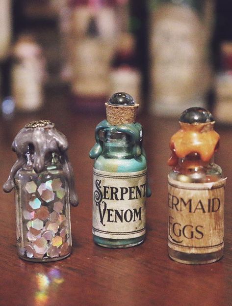 Potion Bottles DIY Part 2 Small Vial Crafts, How To Wax Seal A Bottle, Miniature Potion Bottles Diy, Spooky Potion Bottles, Tiny Potion Bottles, Potion Bottle Ideas, Mini Potion Bottles Diy, Samhain Bonfire, Beading Keychain