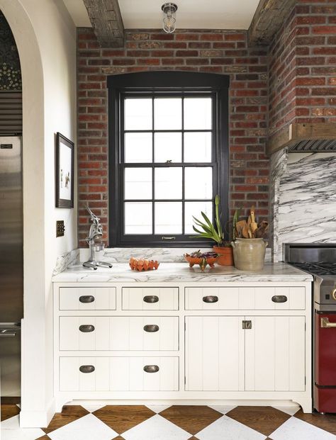 Landed Interiors & Homes Designed This San Francisco Kitchen to Look Like a Home in the English Countryside Cabin Style Kitchen, Small Bench Seat, English Cottage Kitchens, Kitchen Pop, Inset Cabinetry, School House Lighting, Built In Banquette, Checkerboard Floor, Unique Backsplash