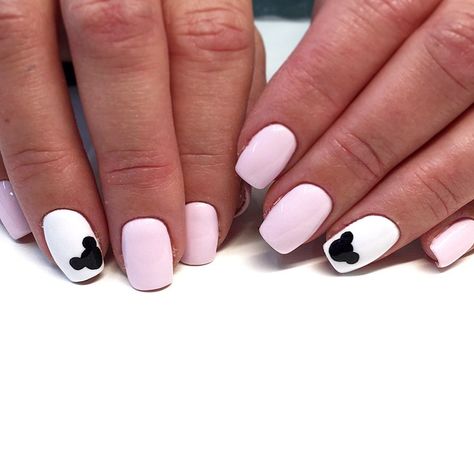 Mickey Ear Nails, Disney Short Nails, Classy Disney Nails, Cute Disney Nails, Simple Disney Nails, Disney Manicure, Disney Dance, Disney Nail Art, Disneyland Nails