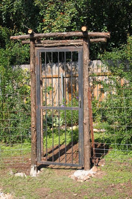 Diy Outdoor Gate Ideas, Arbor Gate, Circle Garden, Gardening Activities, Wooden Arbor, Outdoor Gate, Cedar Posts, Deer Fence, Cedar Garden