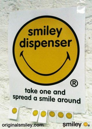 Reader-submitted “smiley dispenser” poster + the “Take a smile” movement Take A Smile, Love Smiley, Funny Emoji Faces, Smiley Emoji, Cute Images With Quotes, Nice Pictures, Joy Of Life, Reasons To Smile, Just Smile