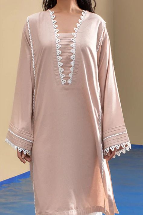 Lace Designs On Suits, Cotton Suit Designs, Bakra Eid, Simple Kurta, Simple Frock Design, Lace Dress Design, Simple Kurta Designs, Trendy Shirt Designs, Neck Designs For Suits