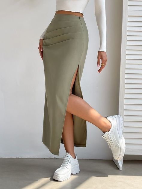 Women Skirt Outfits Casual, Army Green And Black Outfit, Summer Outfits Modest Casual, Simple Skirt Outfits, Plain Skirt Outfit, Summer Skirt Outfits Casual, Casual Skirt Outfits Summer, Smart Casual Fashion Women, Modest Stylish Outfits