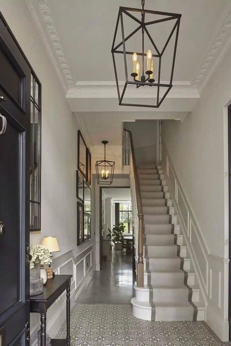 Edwardian Staircase, Edwardian House Interior, London Townhouse Interior, Angled Door, Hallway Styling, Edwardian Hallway, Hall Ways Ideas, Stairs And Hallway Ideas, Entrance Hall Decor