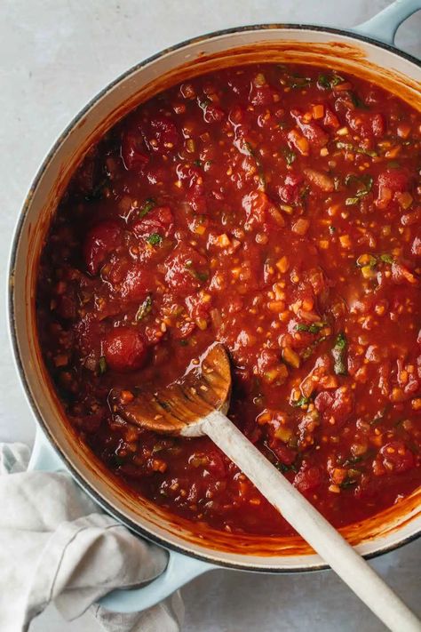 Sugo di Pomodoro (Italian Tomato Sauce) Easy Homemade Tomato Sauce, Pomodoro Sauce Recipe, Pomodoro Sauce, Italian Diet, Italian Tomato Sauce, Homemade Tomato Sauce, Fire Roasted Tomatoes, Chopped Spinach, Pesto Sauce