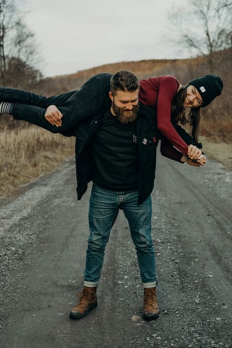 When your couples throw out the cutest pose/ fun action you have to totally run with it. Sam tossing Grace on his shoulders to squat her is probably one of the cutest, funniest things ever. Fall Session, Action Poses, Cute Poses, Couple Shoot, Couples Photoshoot, Couple Photos