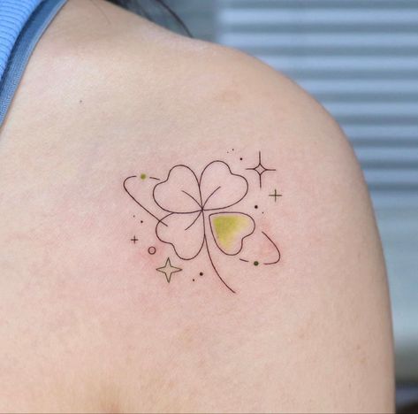 Mini Tattoos Shoulder, Clover Tattoo Design, Clover Leaf Tattoo Minimalist, Mini 4 Leaf Clover Tattoo, Quadrifoglio Tattoo, Small Shoulder Tattoo, 4 Leaf Clover Tattoo Shoulder, Four Leaf Clover Fine Line Tattoo, Four Leaf Clover Tattoo Back Of Neck