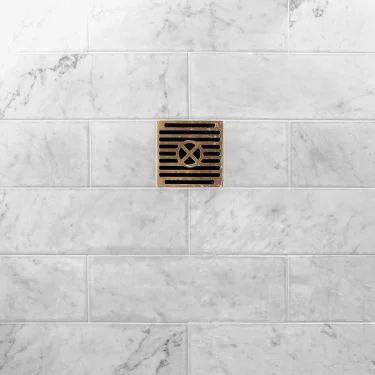 Natural Stone Tiles & Mosaics for Backsplash, Floor & Walls Marble Subway Tile Bathroom, Black And White Shower Tile, White Marble With Black Veins, Backsplashes For Kitchen, Tile Bar, Subway Tile Bathroom, Marble Subway Tile, Carrara Tiles, Carrara Marble Tile