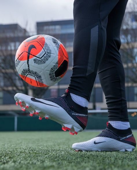 Arsenal Club, Fuel The Fire, Nike Phantom Vision, Football Pro, Best Soccer Shoes, Football Trainer, Nike Football Boots, Football Accessories, Football Images