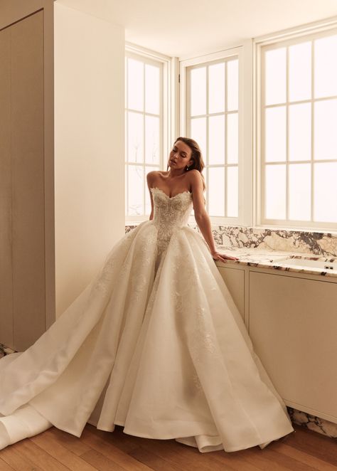 Leah Da Gloria Wedding Dress, Leah Da Gloria, Pretty Wedding Dresses, Wedding Dresses Corset, Dream Wedding Ideas Dresses, Princess Wedding Dress, Wedding Dresses Strapless, Princess Wedding Dresses, Black Wedding Dresses