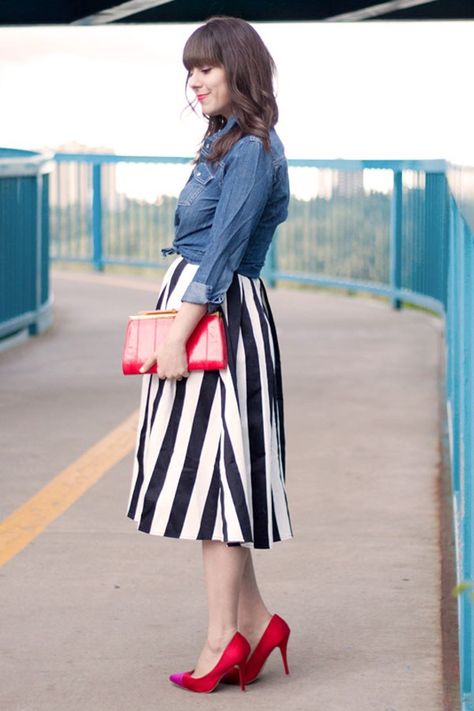 7 Unexpected Ways to Style Black and White Stripes | Teen Vogue Striped Midi Dress Outfit, Maternity Evening Wear, Black And White Stripe Dress, Maternity Evening, White Skirt Outfits, Midi Dress Outfit, 2014 Fashion Trends, Before Midnight, Black And White Stripes