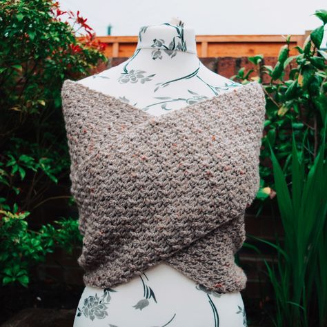 Outlander Knitting Patterns Free, Triangle Shawl Crochet Pattern, Triangle Shawl Crochet, Outlander Shawl, Wrap Crochet Pattern, Outlander Knitting Patterns, Cottage Crochet, Sunflower Cottage, Crochet Triangle Shawl Pattern