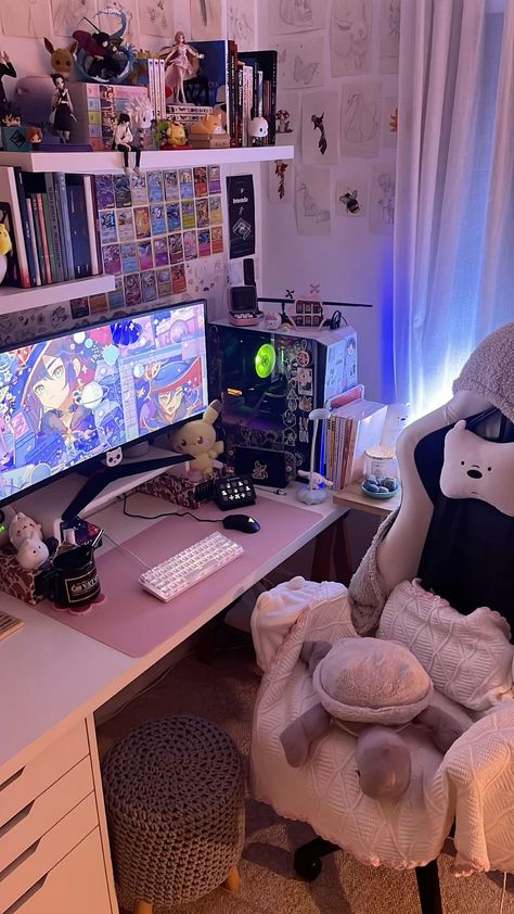 Manga Setup Ideas, Genshin Impact Gaming Setup, Pc Gaming Setup Bedroom, Genshin Gaming Setup, Pokemon Gaming Setup, Genshin Setup, Genshin Impact Room, Gamer Set Up, Anime Gaming Setup