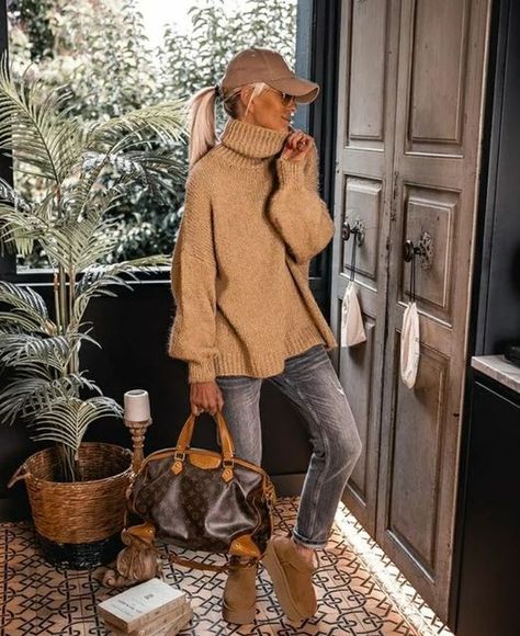 Rocker Chic Outfit, Style Désinvolte Chic, Sleek Dress, Uggs Outfit, February 3, Casual Chic Outfit, Streetwear Outfits, Grunge Fashion, Autumn Winter Fashion