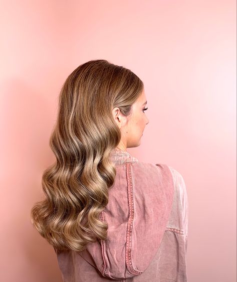 Classic Hair Down Wedding, Sleek Curls Long Hair, Down Curled Hairstyles Wedding, Classy Curled Hair, Soft Glam Curls Hollywood Waves, Formal Waves Hairstyle, Modern Old Hollywood Hair, Old Hollywood Waves Wedding Hair, Long Hollywood Curls