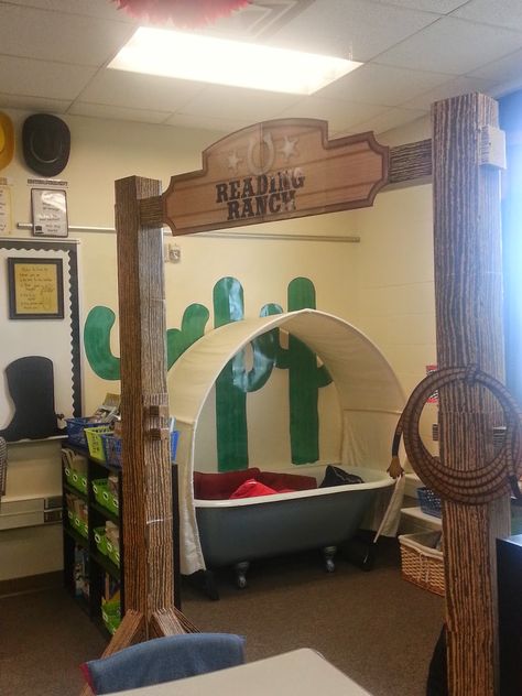 Western Classroom Door Ideas, Western Hallway Decor School, Country Hoco, Wild West Door Decorations, Western Theme School Hallway, Western Theme Book Fair, Cowboy Classroom, Prep Room, Western Classroom