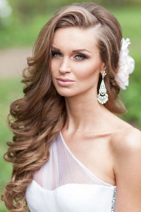 Wedding Hairstyle -via El Style Long Hair Volume, Modern Bridal Hairstyles, Long Bridal Hair, Hairstyle Long, Wavy Wedding Hair, Easy Wedding, Long Face Hairstyles, Side Hairstyles, Long Hair Wedding Styles