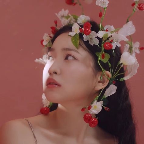 yeri pics on Twitter: "i will never get over this yeri… " Feel My Rhythm, Velvet Aesthetic, Red Icons:), Kim Yerim, Flower Headpiece, Girl Cakes, Red Aesthetic, Kpop Aesthetic, Kpop Girl Groups