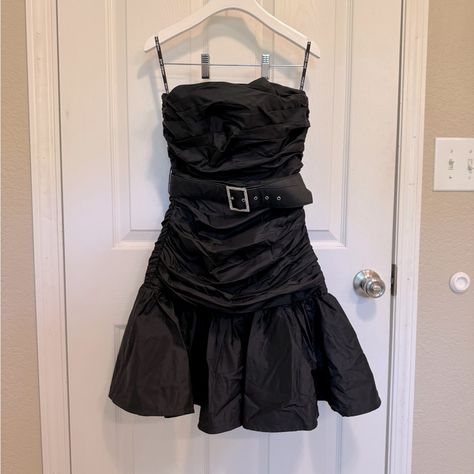 Nwt Vintage Y2k Betsey Johnson Strapless Mini Dress Black Size 6 Smoke Free And Pet Free Home All Measurements Are Approximate Sometimes Photos Appear A Slightly Different Color Than The Actual Item. Please Ask For Additional Photos If Shopping For An Exact Color. Unless Otherwise Stated, All Of Our Items Are In Excellent Used Condition With No Stains Or Holes And Have Been Laundered Before Shipping. Alt Dresses, Grunge Dresses, Y2k Outfits Dresses, 2000s Dress, Diva Dress, Emo Dresses, Black Strapless Dress, Betsey Johnson Dresses, Mini Dress Black