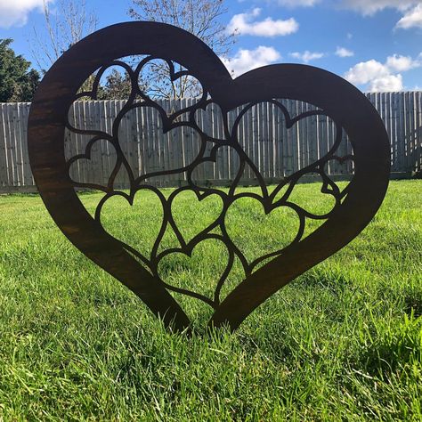 Heart Garden, Farmhouse Outdoor Decor, Decorative Garden Stakes, Lawn Ornaments, Metal Garden Art, Rusty Metal, Outdoor Statues, Metal Heart, Lawn Decor