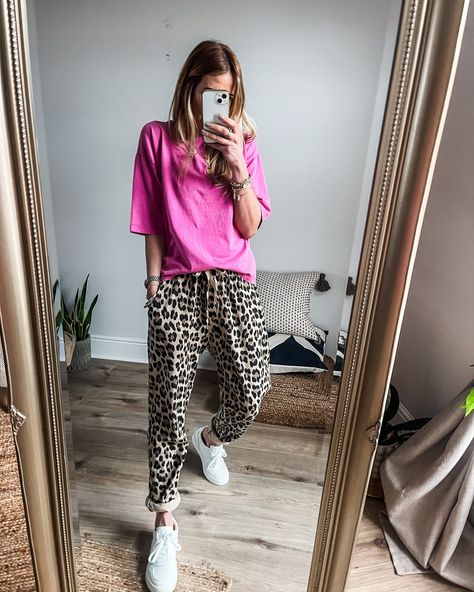 Easy, comfortable and stylish! These leopard print joggers instantly elevate a casual outfit, and the pop of pink gives cool girl vibes 😎 Finish the outfit with a leather or denim jacket and you're ready for a day of running errands. . . . #fashion #fashionista #fashionblogger #fashionover30 #fashionover40 #fashionmum #mumfashion #stylemum #styled #styleblogger #manchester #manchesterfashion #mumstyle #manchesterfashionblogger #igstyleblogger #outfit #outfitoftheday #ootd #outfitinspo #outfit... Off Duty Outfits, Printed Dress Shirts, Premium Brand, Printed Joggers, Dress Gift, Second Chance, Comfort Style, Mode Inspiration, Outfits Casuales