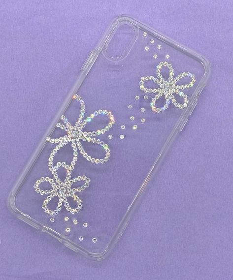 Diy Bling Phone Case Ideas, Decorate Phone Case, Bedazzled Phone Case Ideas, Diy Rhinestone Phone Case Ideas, Rhinestone Phone Case Ideas, Diy Bedazzled Phone Case, Rhinestone Phone Case Diy, Diy Phone Case Rhinestones, Bedazzle Phone Case