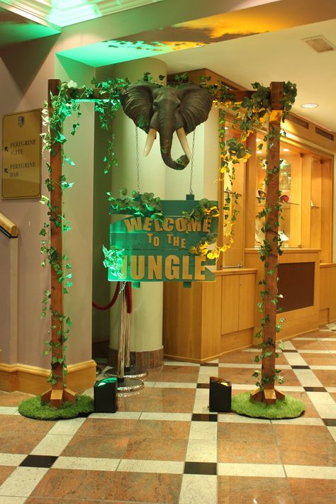 Jungle Team Party, Jungal Theme Decoration, Jungle Theme Event Decor, Jungle Party Ideas For Adults, Jungle Stage Decorations, Jungle Props Set Design, Jungle Hoco Theme, Jungle Theam Decoration, Jungle Event Decor