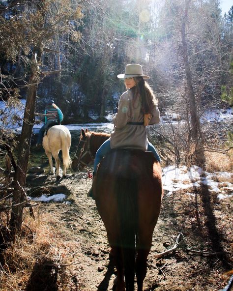 Horseback Riding Colorado, Ranch In Colorado, Horseback Riding Outfit Winter, Mountain Cowgirl, Horseback Riding Aesthetic, Vision Casting, Ranch Aesthetic, 23 Bday, Mechanics Aesthetic