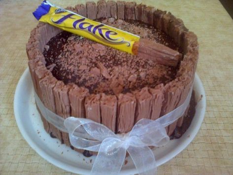 Chocolate Flake Cake Chocolate Finger Cake, Finger Cake, Cadbury Flake, Halaal Recipes, Flake Recipes, Flake Chocolate, Heavenly Desserts, Cadbury Eggs, Cheesecake In A Jar