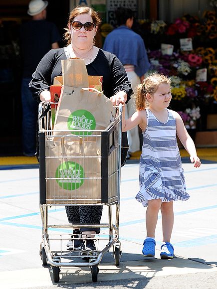 Melissa McCarthy and daughter Vivian, 6 Ben Mckenzie, Jason Segel, Melissa Mccarthy, Star Track, Demi Moore, Female Hero, Heidi Klum, Poses For Pictures, Mini Me