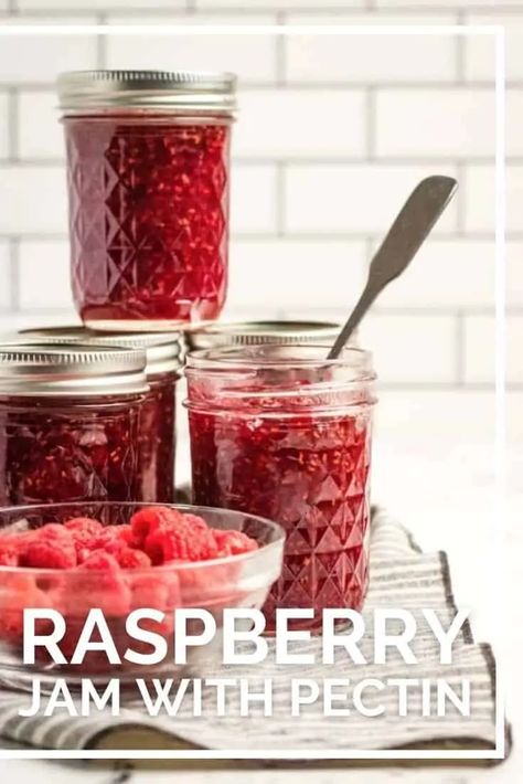 Raspberry Jelly Recipe, Jam With Pectin, Berry Jam Recipe, Raspberry Freezer Jam, Pectin Recipes, Blackberry Jam Recipes, Canning Jam Recipes, Homemade Raspberry Jam, Raspberry Jam Recipe