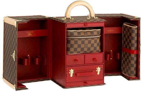 Louis Vuitton Trunk: Vanity Case designed by Sharon Stone for amfAR Foundation - Sac Louis Vuitton, Glamour Decor, Louis Vuitton Trunk, Status Symbol, Leather Trunk, Bag Obsession, Vintage Luggage, Sharon Stone, Fashion Tote Bag