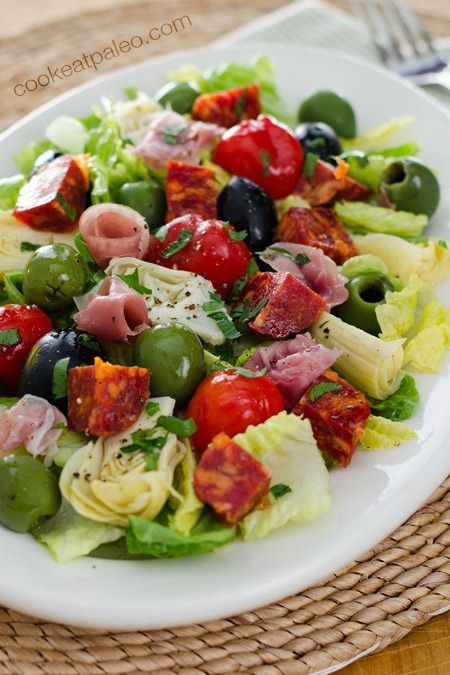 Antipasto salad is an easy no-cook weeknight meal. Gluten-free, dairy-free, and paleo - perfect when you don't want to turn on the stove. Easy Antipasto Salad, Resep Pasta, Thanksgiving Appetizer Recipes, Antipasto Salad, Paleo Salads, Resep Salad, Italian Foods, Resep Diet, Paleo Lunch