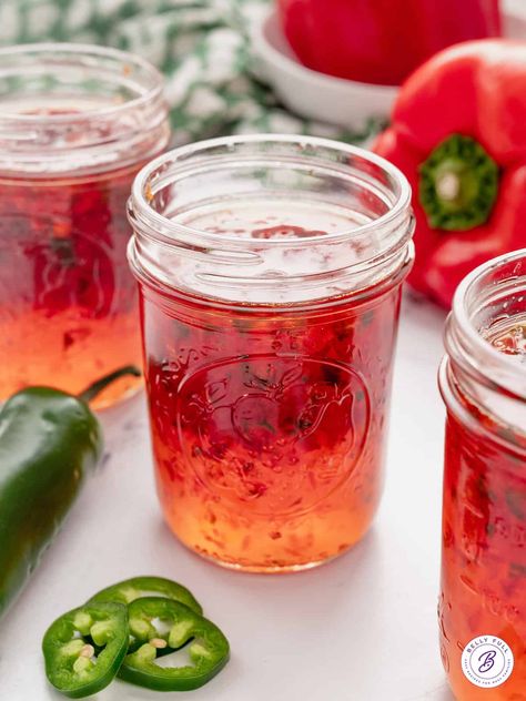 Pepper Jam Recipe, Spicy Jelly, Pepper Jellies, Red Pepper Jelly Recipe, Spicy Jam, Canning Garden, Pepper Jelly Recipe, Pepper Jam, Pepper Jelly Recipes