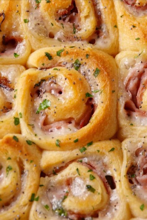 Ham And Cheese Pinwheels, Pillsbury Crescent, Cheese Pinwheels, Crescent Recipes, Leftover Ham Recipes, Dinner Snacks, Pinwheel Recipes, Crescent Roll Recipes, Leftover Ham