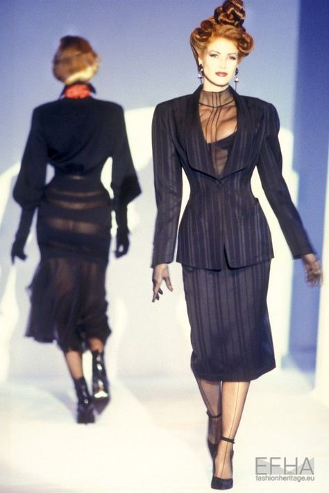 Thierry Mugler Haute Couture, Mugler Fashion, Angie Everhart, Runway Fashion Couture, Original Supermodels, Fashion 80s, Jackets Fashion, Fashion Couture, French Fashion Designers