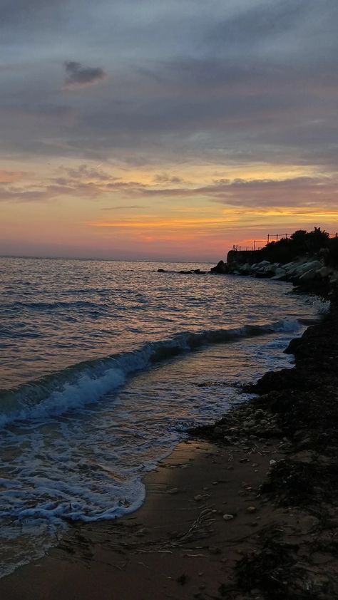 Foto Aesthetic Mare, Foto Al Mare Aesthetic, Mare Aesthetic, Estate Aesthetic, Ocean At Night, Beach Sunset Wallpaper, Foto Aesthetic, Beach Night, Sea Sunset