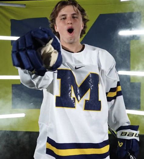 Umich Hockey Team, Luca Fantilli, Ethan Edwards, Michigan Hockey, Hockey Wife, Hockey Guys, Boys Hockey, Hockey Men, College Hockey